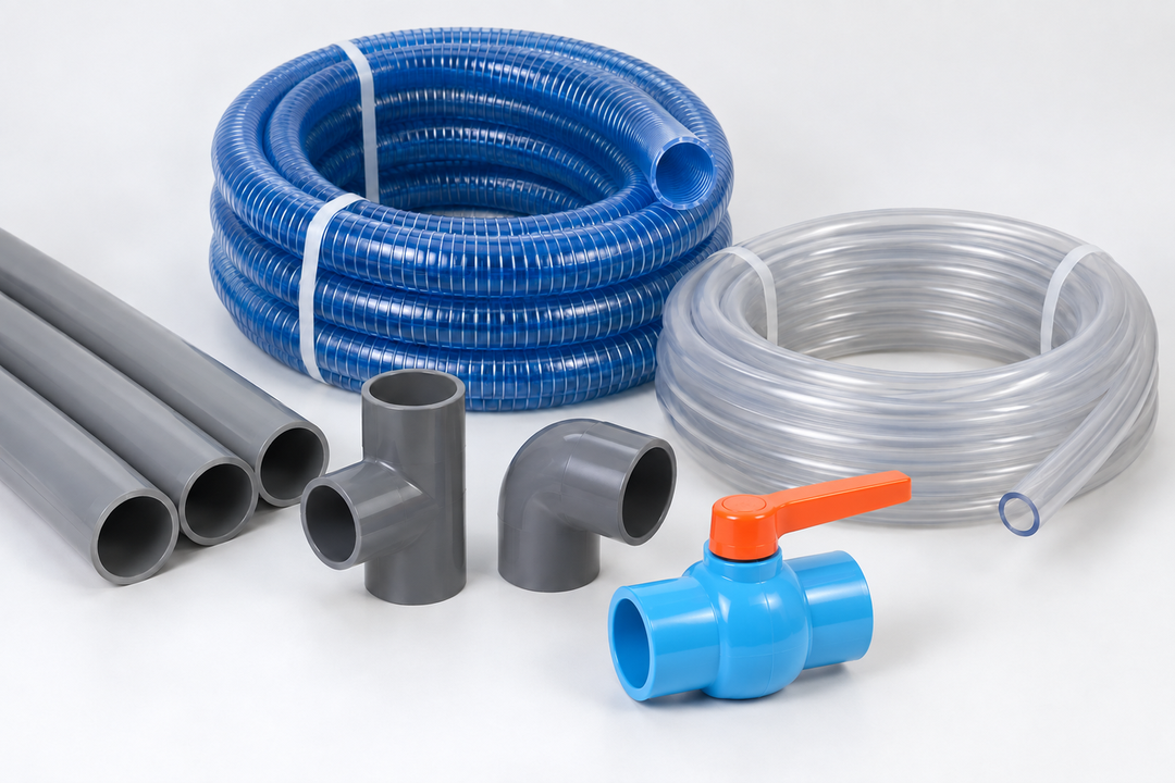 ท่อ PVC สีเทาหลายขนาด ท่อดูดน้ำสีน้ำเงินแบบเกลียวสปริง สายยางอ่อนใส พร้อมสามทาง ข้องอ และบอลวาล์ว